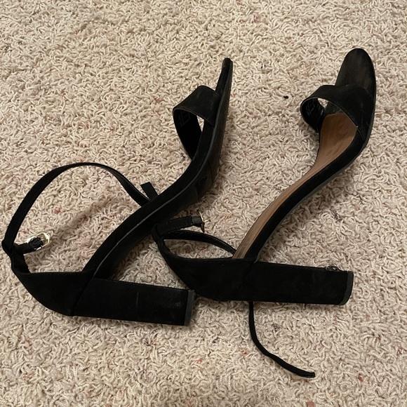 Heels - Picture 2 of 3